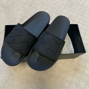 Vince Watley slides in black, 9